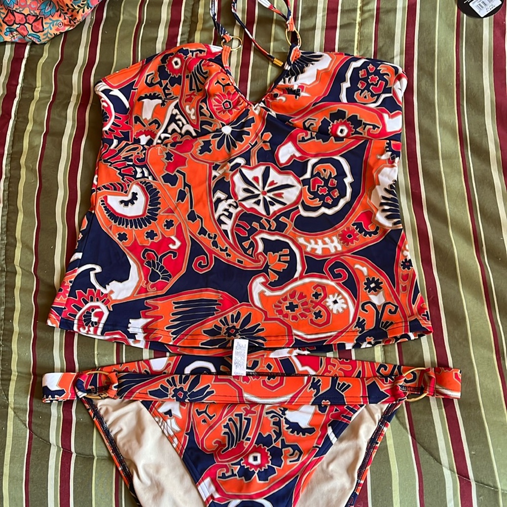 5 for $25 on select items 
Size Large EUC
